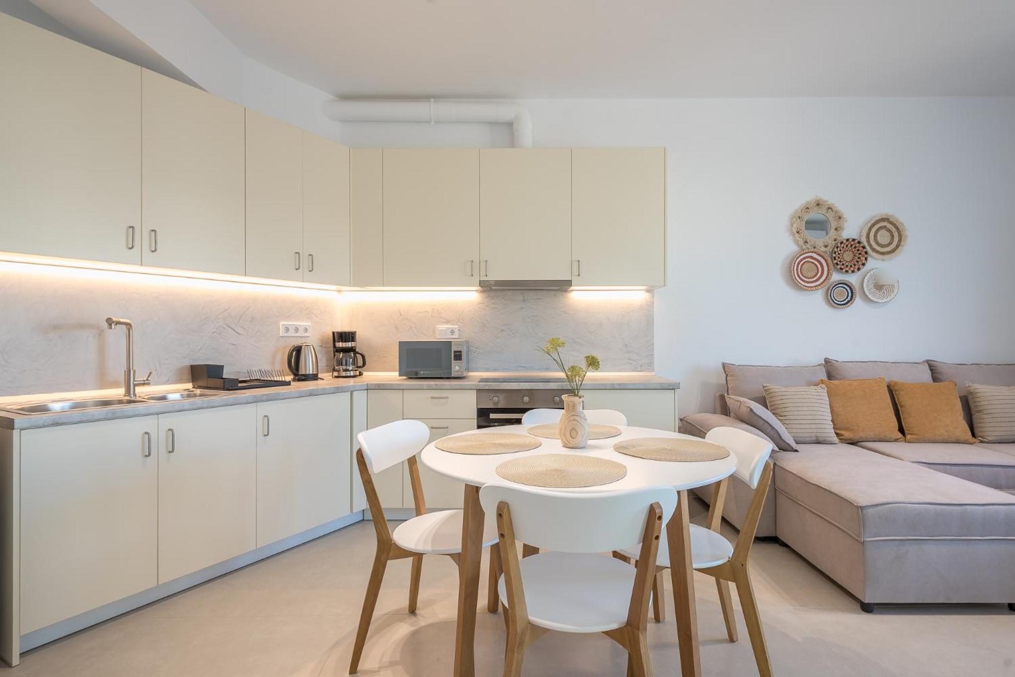 Sea Breeze With Jacuzzi Apartment