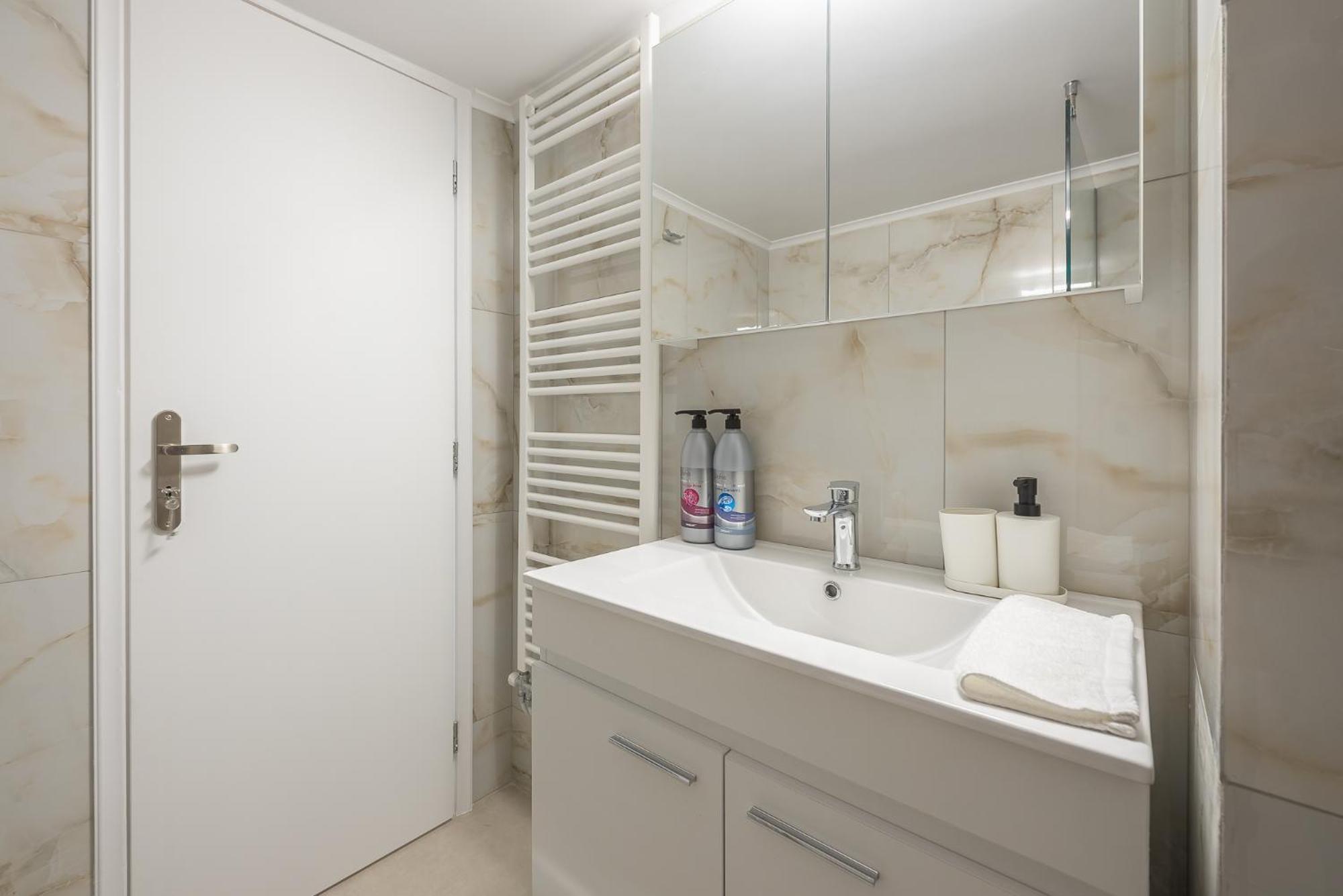 Apartment Sea Breeze With Jacuzzi Piraeus