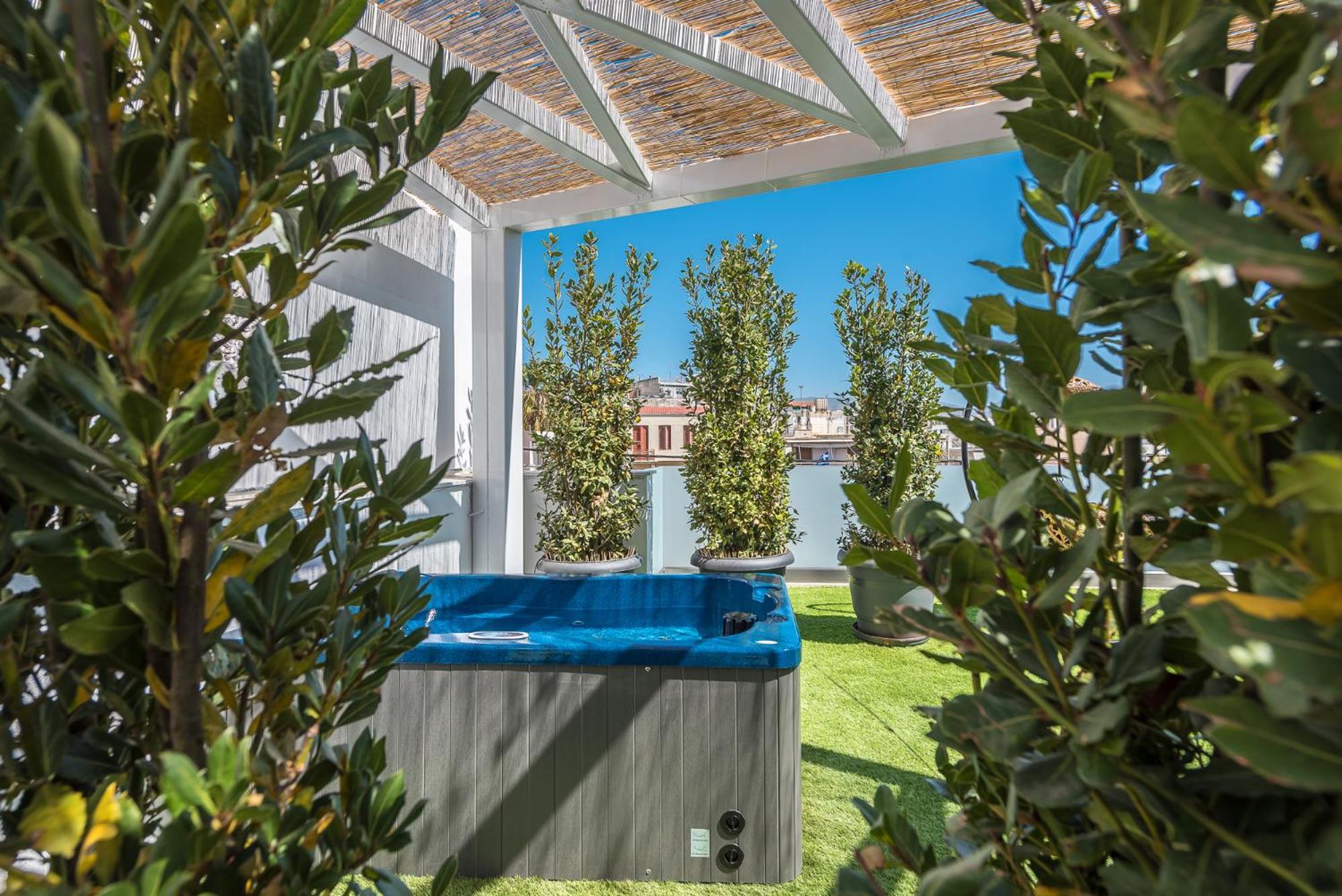 Sea Breeze With Jacuzzi *