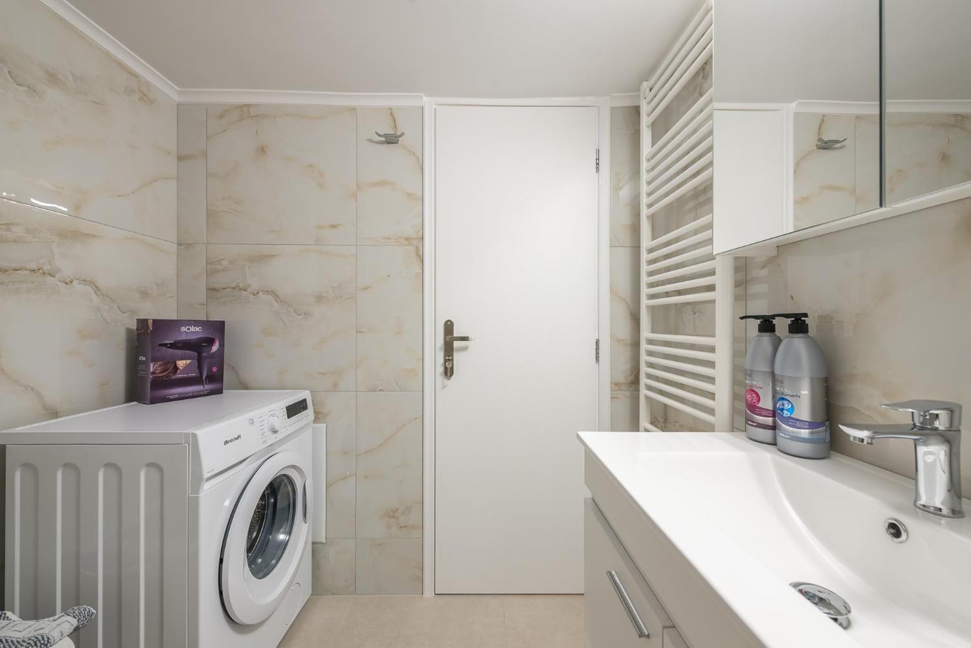 Apartment Sea Breeze With Jacuzzi